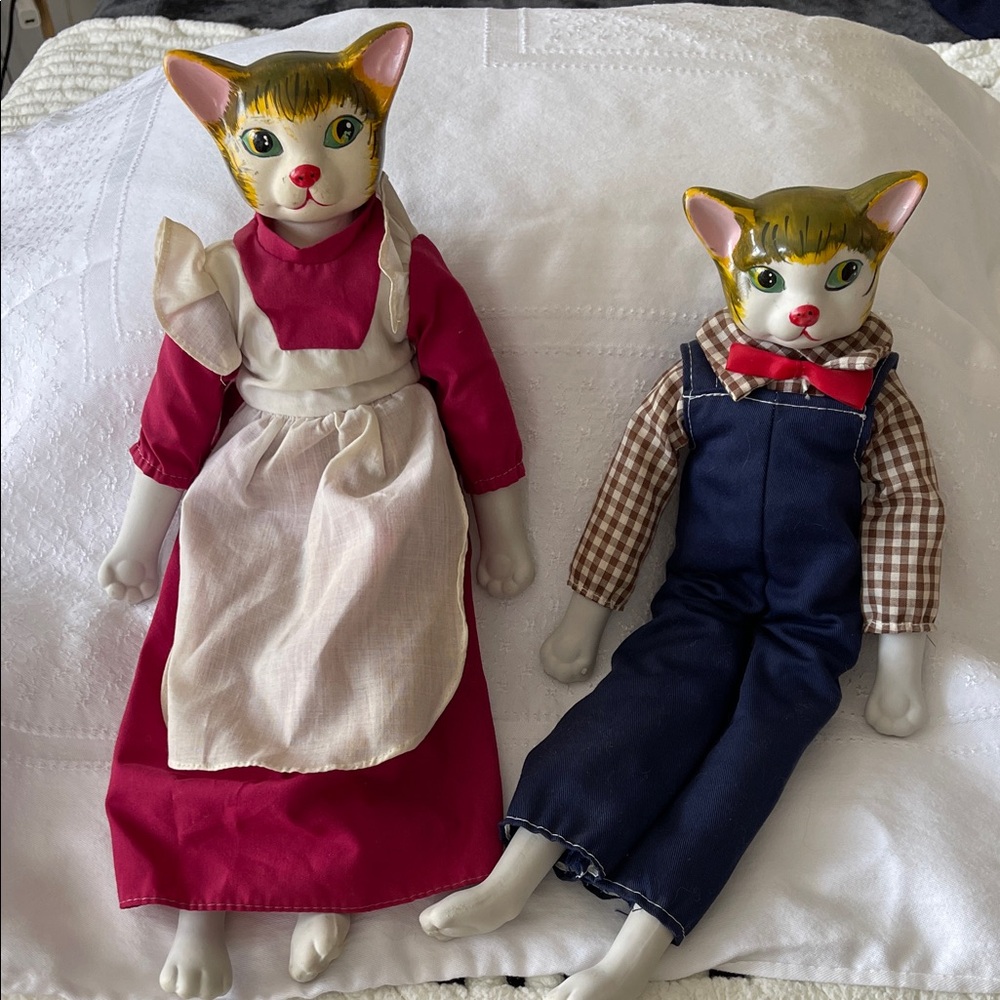 Prestige Vintage 1970’s soft body,porcelain hand/feet. Cat Figurine Set. GUC